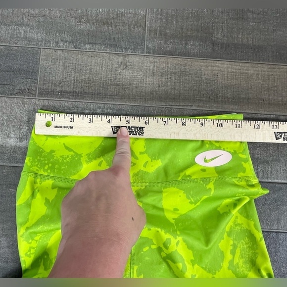 NEW Nike One Luxe Tight Fit Mid Rise Bike Shorts - Picture 11 of 12